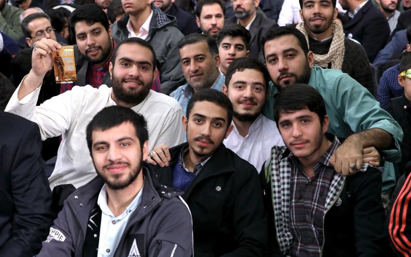 Аятолла Хаменеи на тему, кто в депрессии: иранский юноша или западная молодежь?