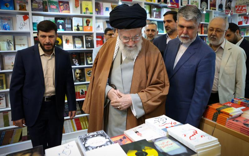  Великий лидер Исламской революции посетил XXXII Тегеранскую международную выставку