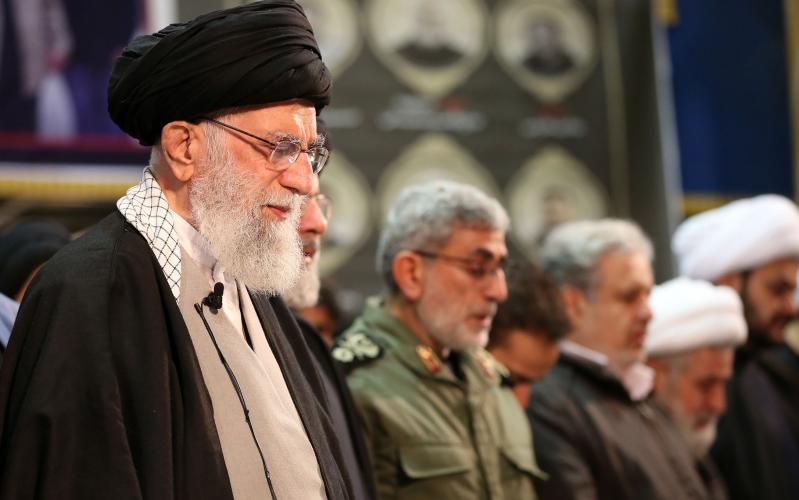 Намаз по усопшим мученика под предстоятельством великого лидера Исламской революции