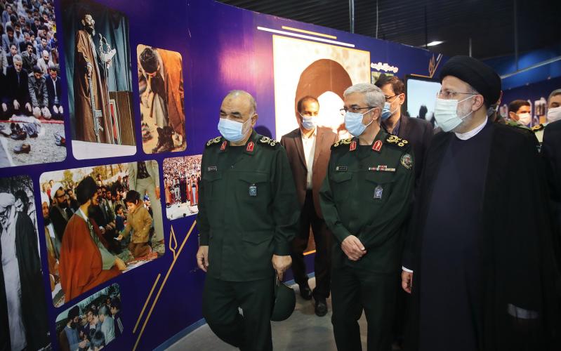 При участии президента ИРИ открылась выставка «В военной форме»