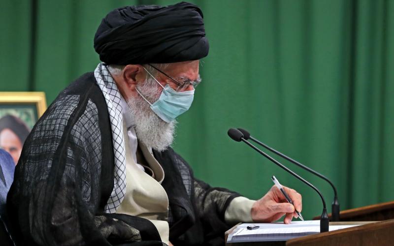 Великий лидер Исламской революции одобрил амнистию ряда осужденных