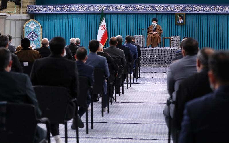 Встреча исполнителей религиозных песнопений с великим лидером Исламской революции