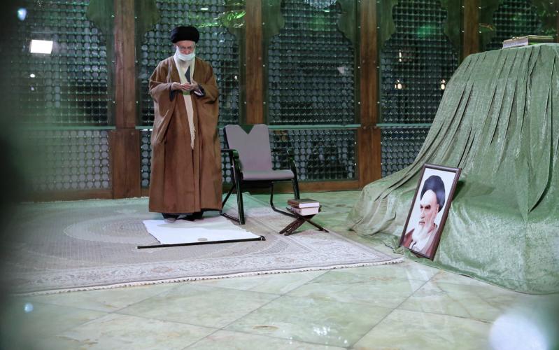 Великий лидер Исламской революции посетил пречистый мавзолей Имама Хомейни и кладбище мучеников «Бехешт-е Захра»