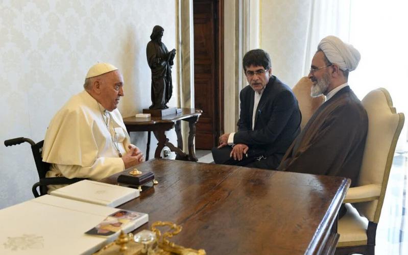 Аятолла Хаменеи призвал Папу Римского продолжить усилия в защиту угнетенных Палестины и Йемена