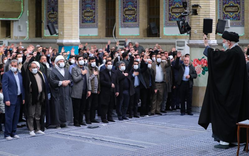 Группа исполнителей религиозных песнопений и поэтов слагающих во славу членов семьи Пророка встретилась с аятоллой Хаменеи