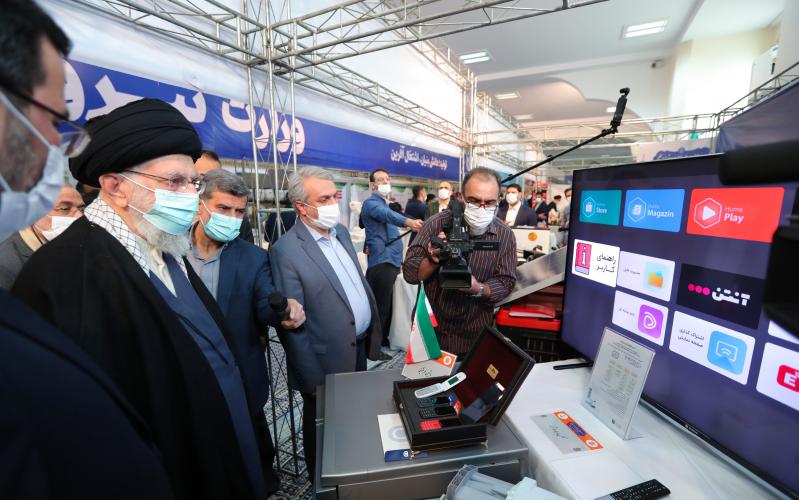 Лидер Исламской революции посетил выставку промышленного потенциала страны