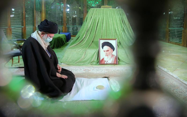 Лидер Исламской революции посетил пречистую гробницу Имама Хомейни и кладбище мучеников «Бехешт-е Захра»