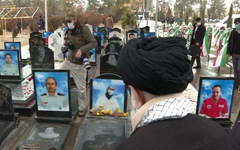 Посещение аятоллой Хаменеи пречистой гробницы Имама Хомейни и кладбища мучеников «Бехешт-е Захра» 