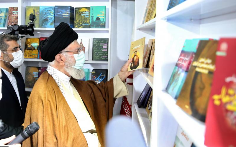 Лидер Исламской революции на XXXIV Тегеранской международной книжной выставке (фото)