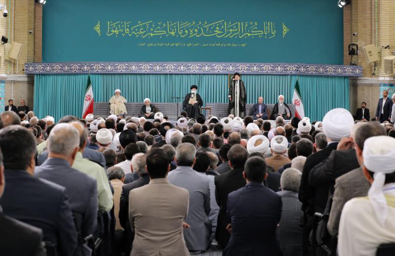 Встреча группы жителей, должностных лиц, послов исламских стран и гостей конференции Исламского единства с аятоллой Хаменеи